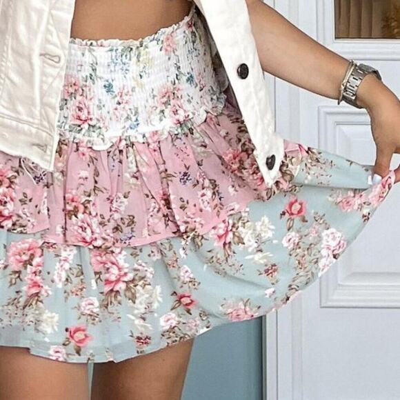 New Vici Fab'rik Love Shack Floral Pastel Smocked Tiered Mini Skirt - Picture 1 of 6